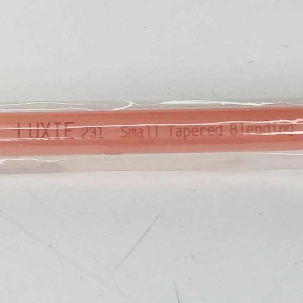 Luxie Small Tapered Blending 231 Eye Shadow MakeUp Brush Pink Rose Gold New